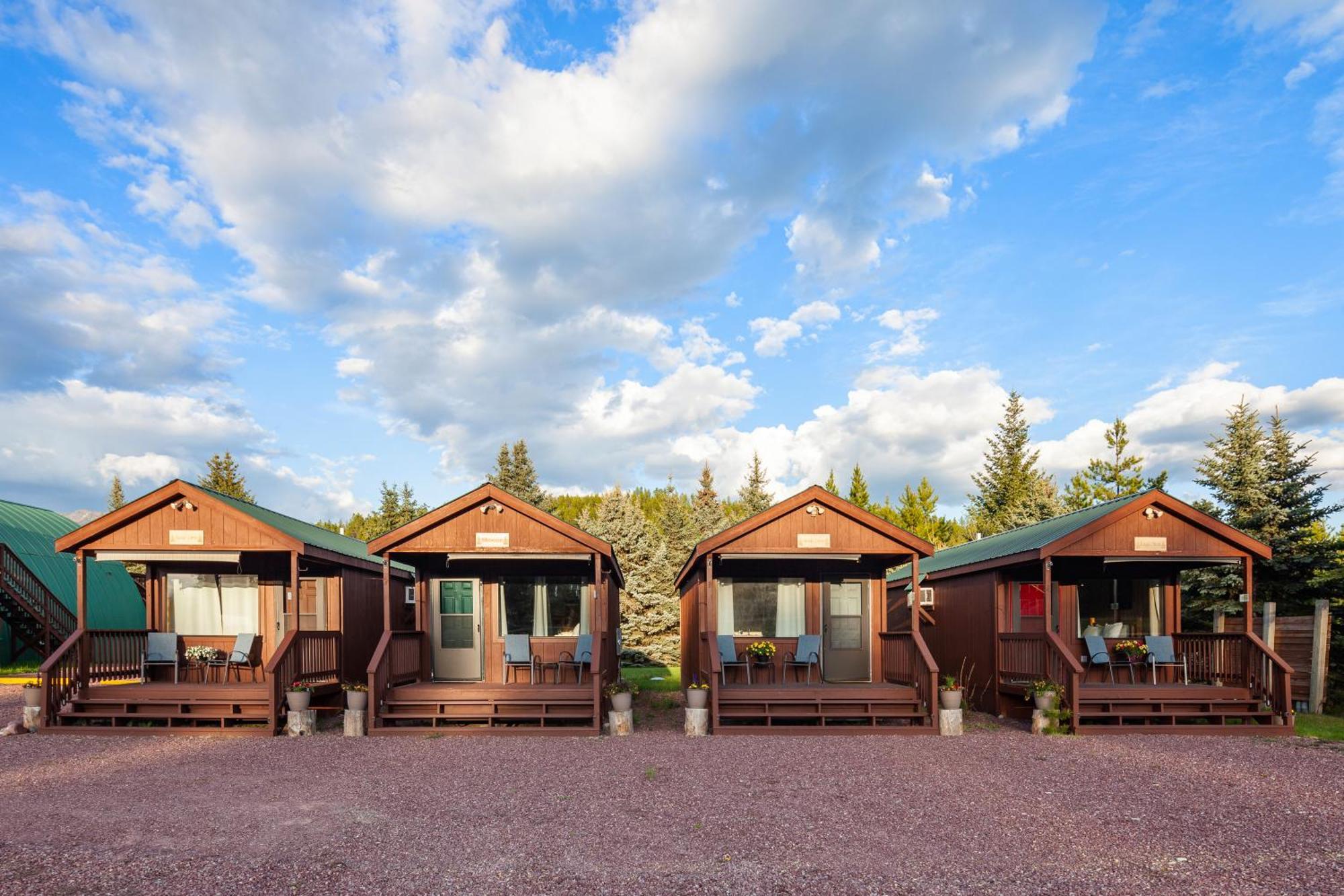 Sky Eco - Glacier General Store And Cabins Coram Bagian luar foto