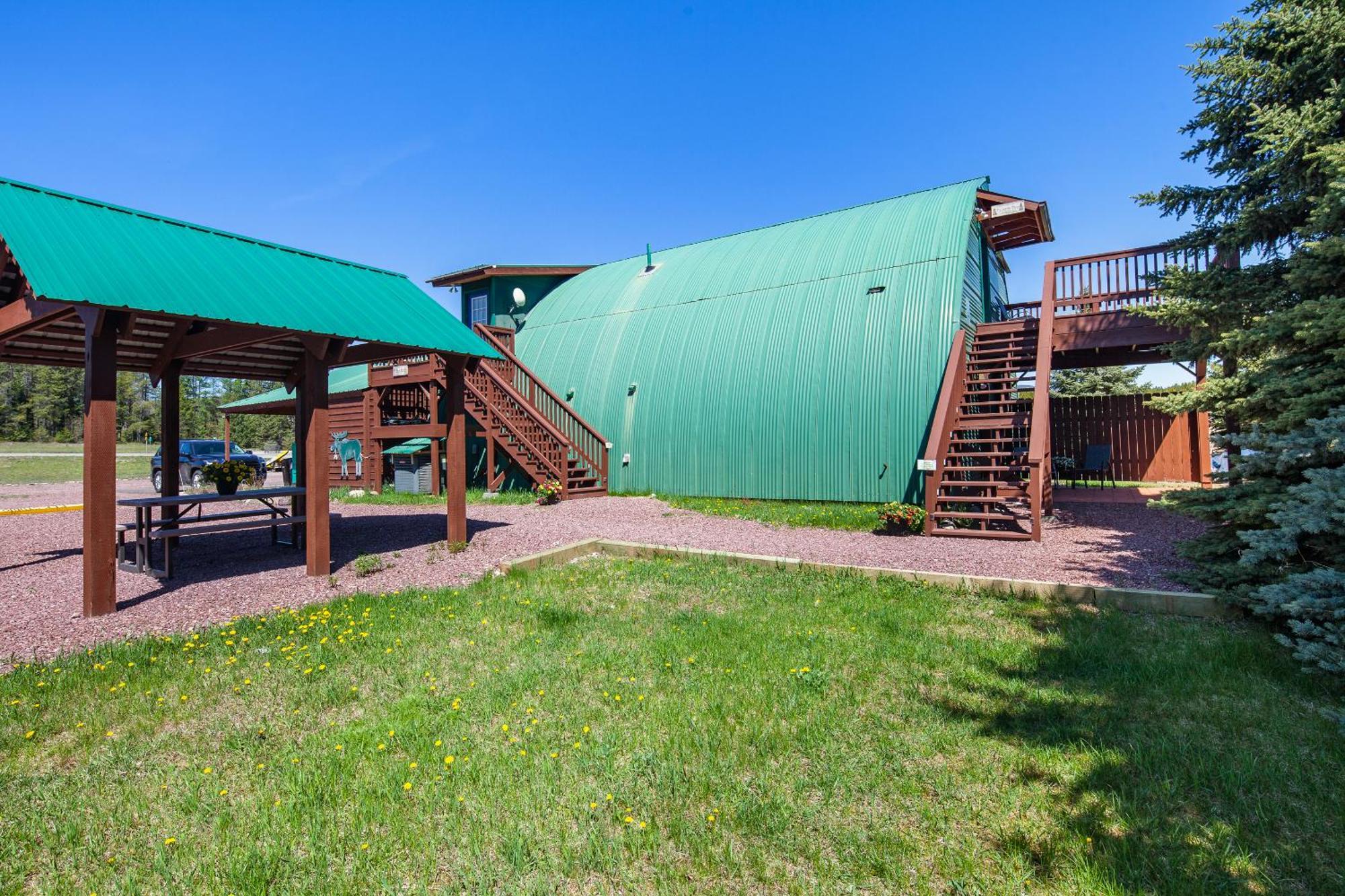 Sky Eco - Glacier General Store And Cabins Coram Bagian luar foto