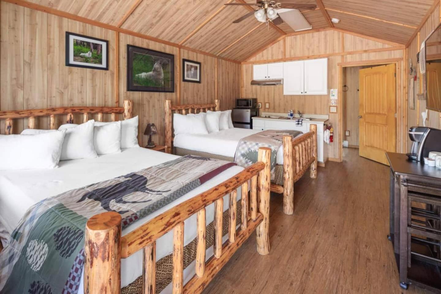 Sky Eco - Glacier General Store And Cabins Coram Bagian luar foto