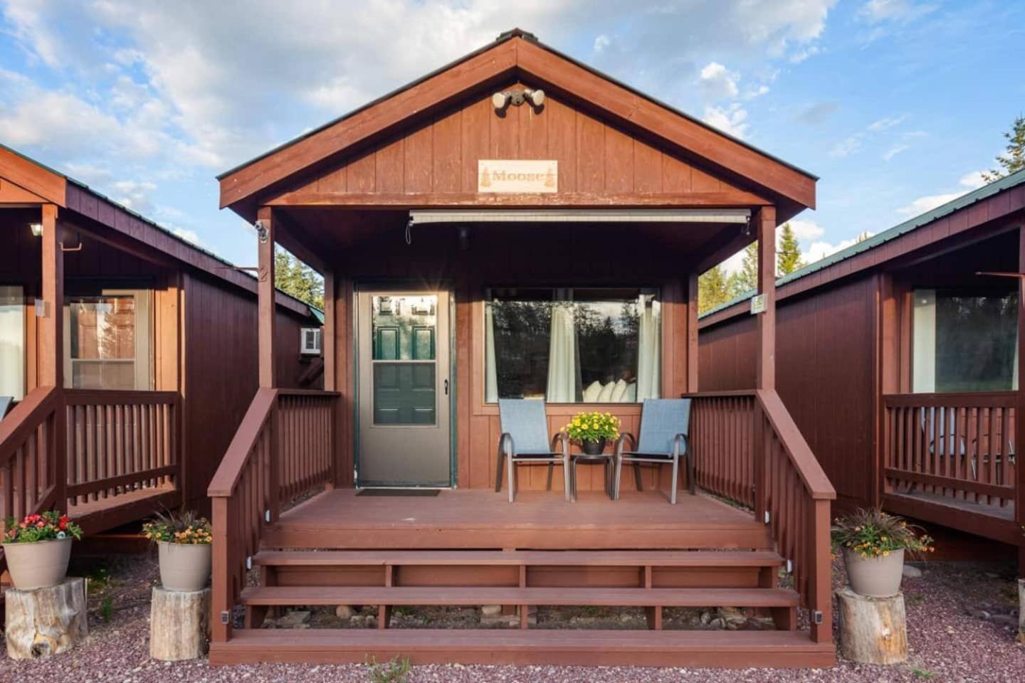 Sky Eco - Glacier General Store And Cabins Coram Bagian luar foto
